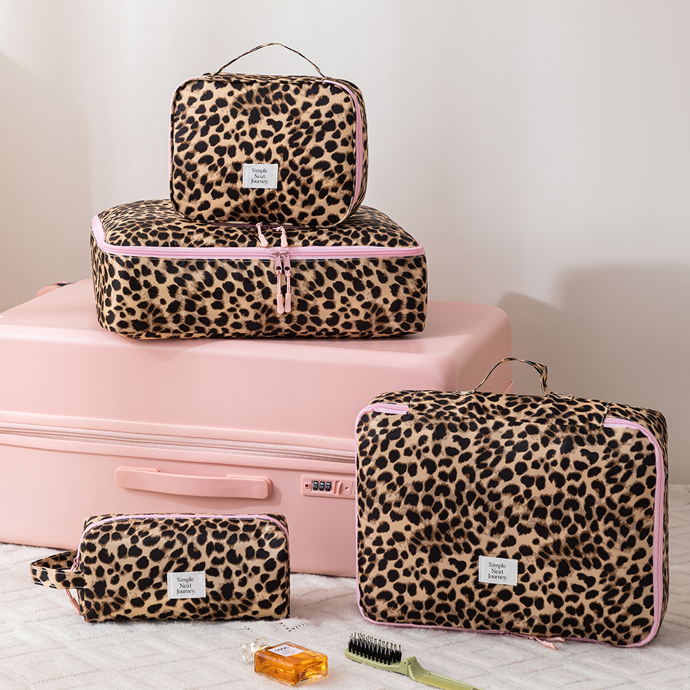 Bolsa de Maquiagem Leopardo, O - Women Accessories List avaliação e preço